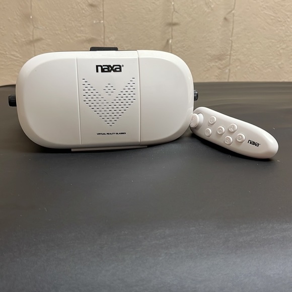 Virtual Reality Glasses with remote